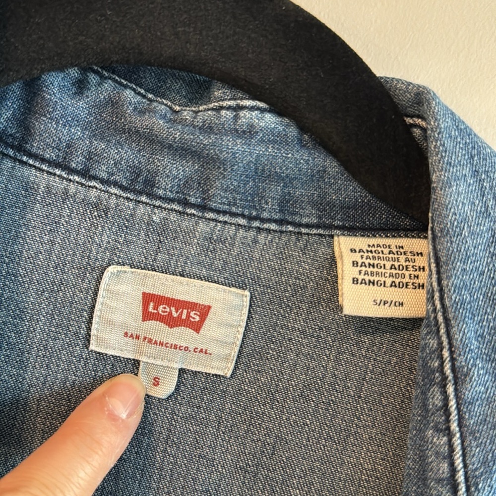 Levi's Button Down Sized Small - image 3